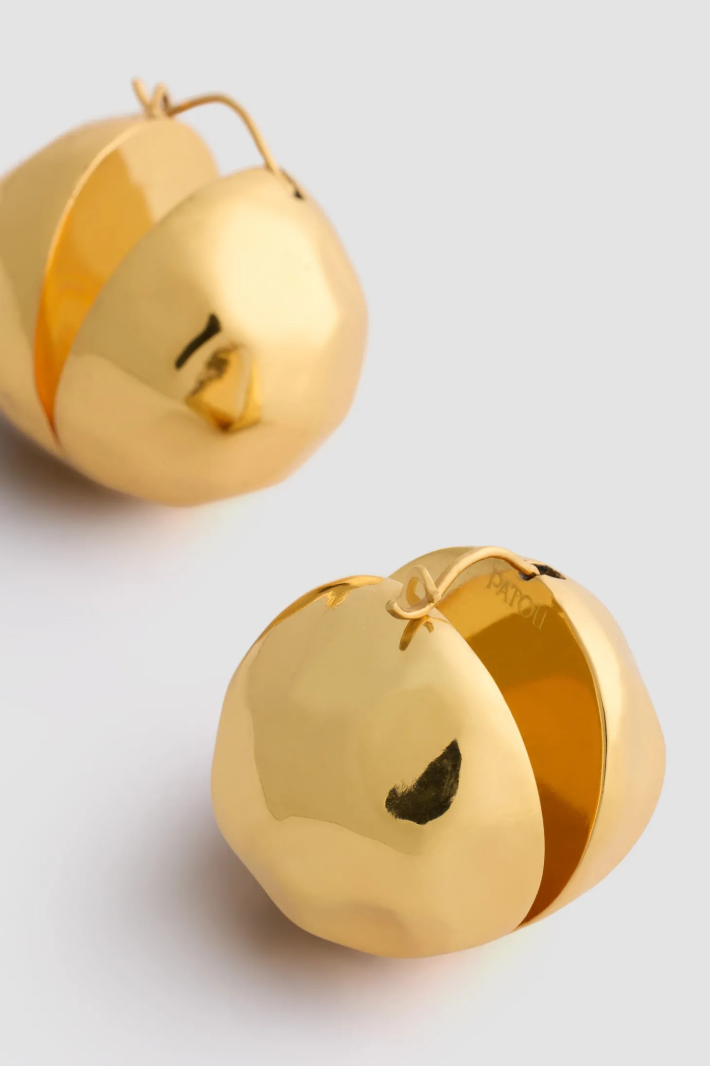 Boucles d'oreilles boules martelées en laiton doré